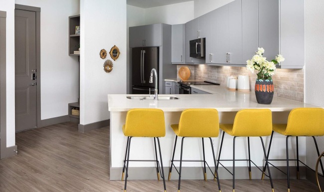 Kitchen countertop bar with yellow barstools